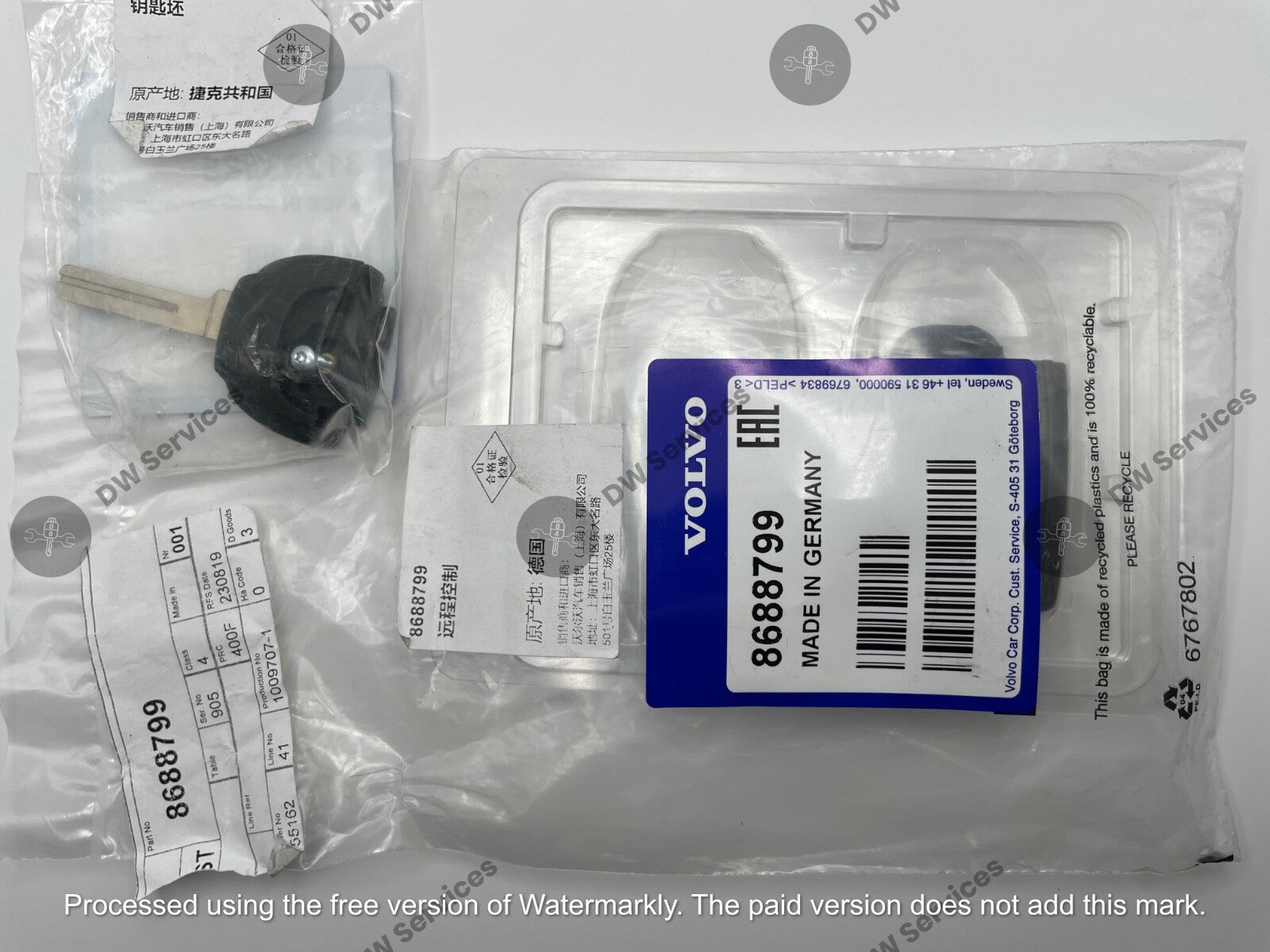 NEW! Genuine OEM VOLVO Remote flip Key FOB LQNP2T-APU S60 S80 XC90 V70 XC70 XC90