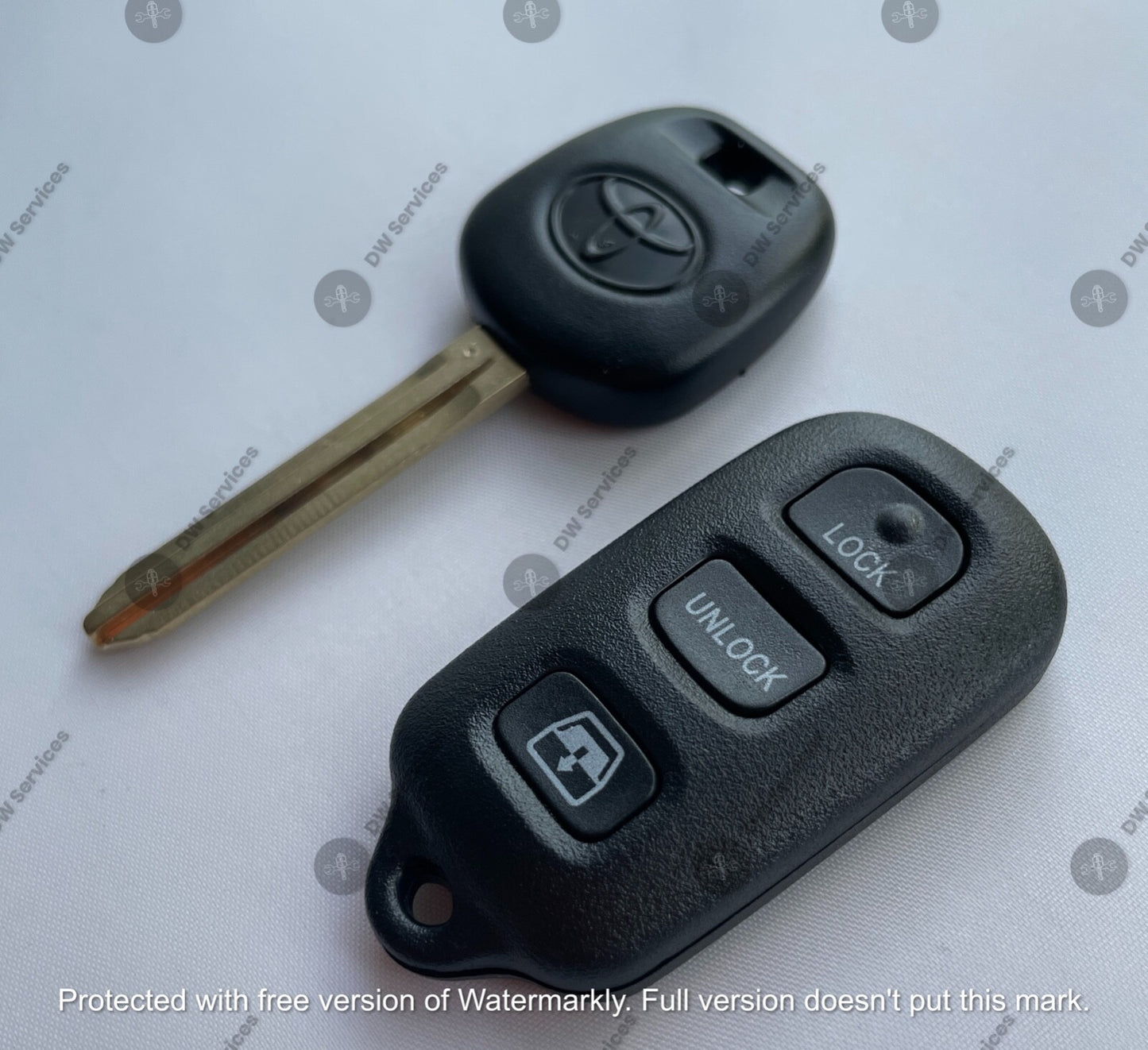 NEW! Toyota keyless entry remote FOB HYQ12BBX & Transponder KEY DOT Sequoia 4RUN