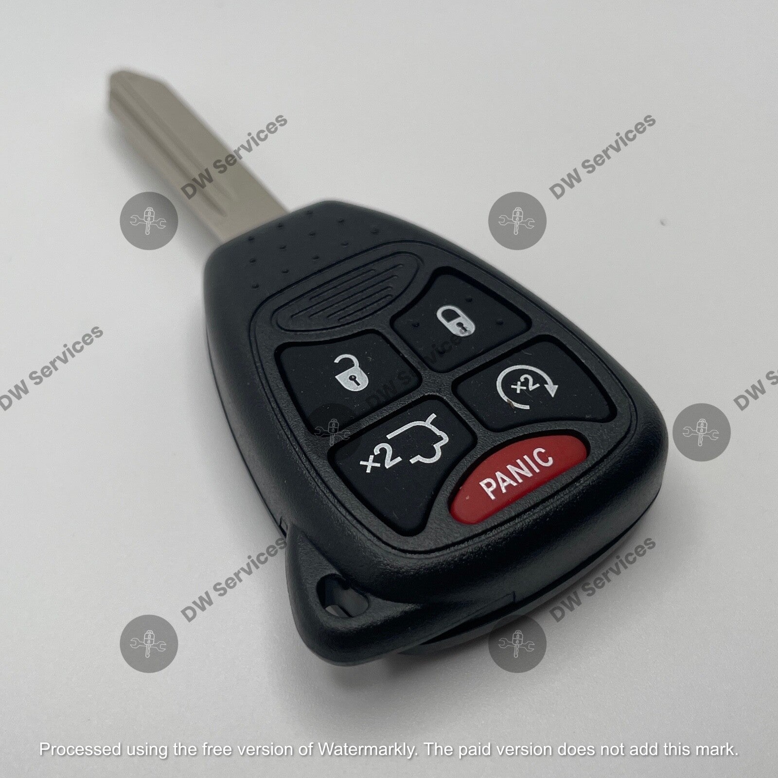 NEW! Chrysler Aspen / Sebring / 200 / 300 remote head key FOB OHT692427AA