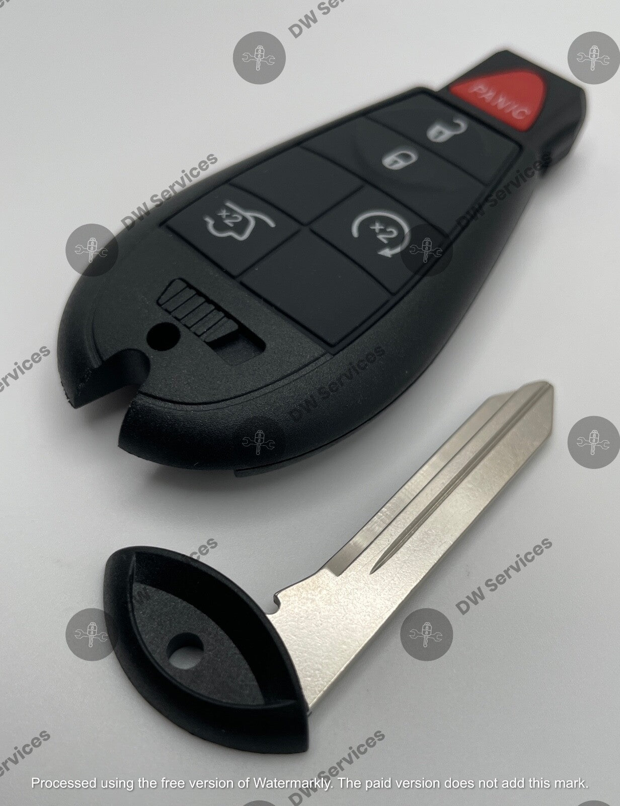 NEW! Jeep Grand Cherokee / Commander remote key fob FOBIK IYZ-C01C / M3N5WY783X
