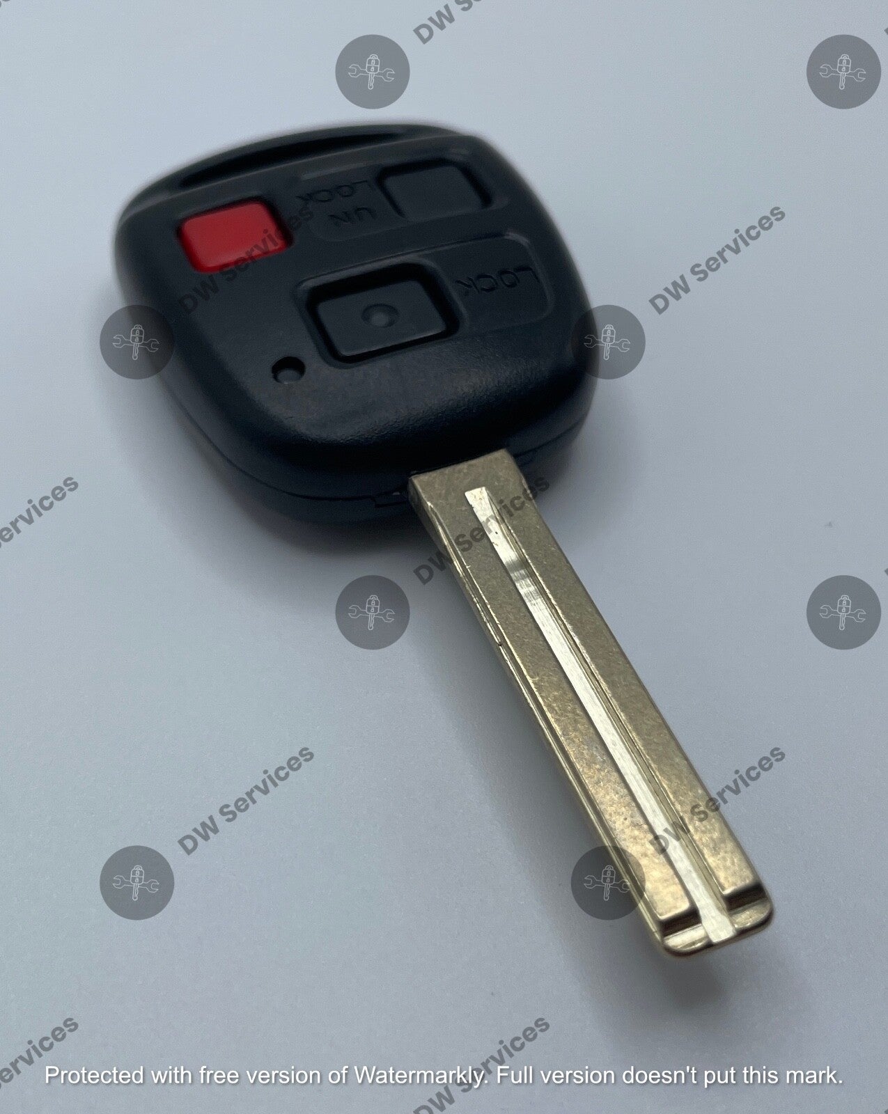 NEW! Lexus 3-button keyless entry remote head key fob HYQ1512V /4D68 GX470 LX470