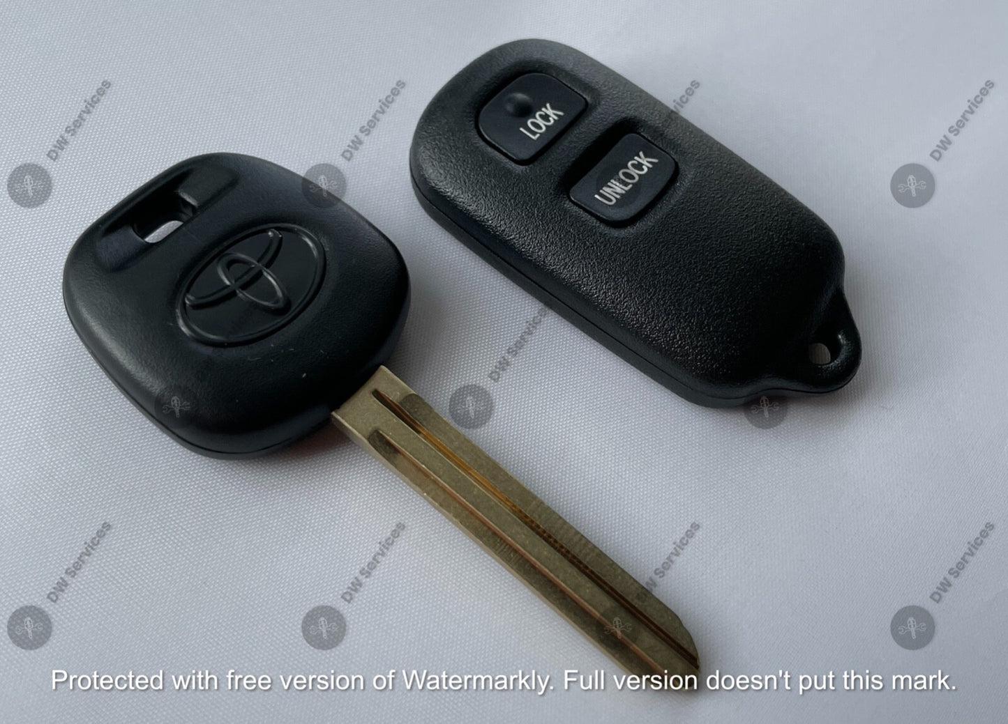 NEW! Toyota keyless entry remote FOB BAB237131-056 & Transponder KEY 4C RS3200