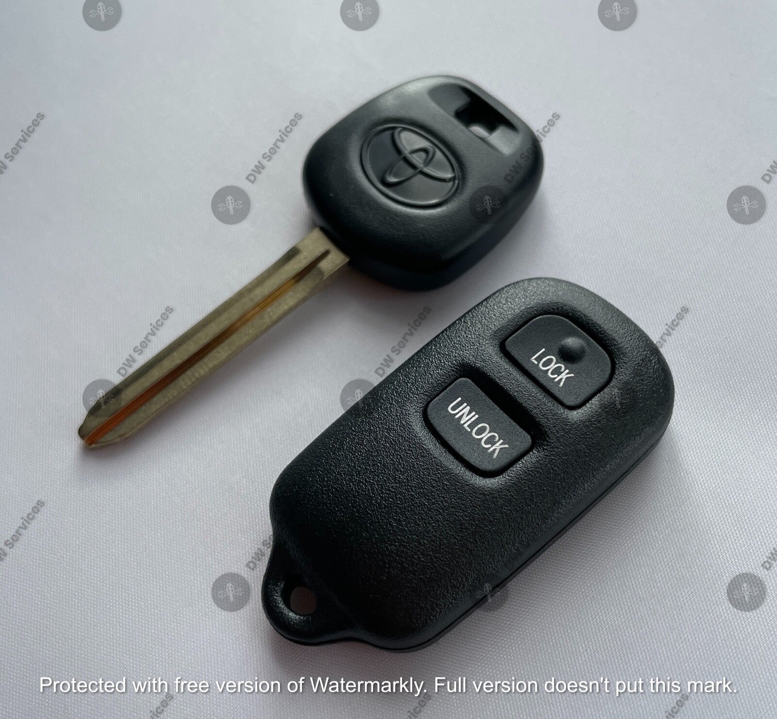 NEW! Toyota keyless entry remote FOB BAB237131-056 & Transponder KEY 4C RS3200