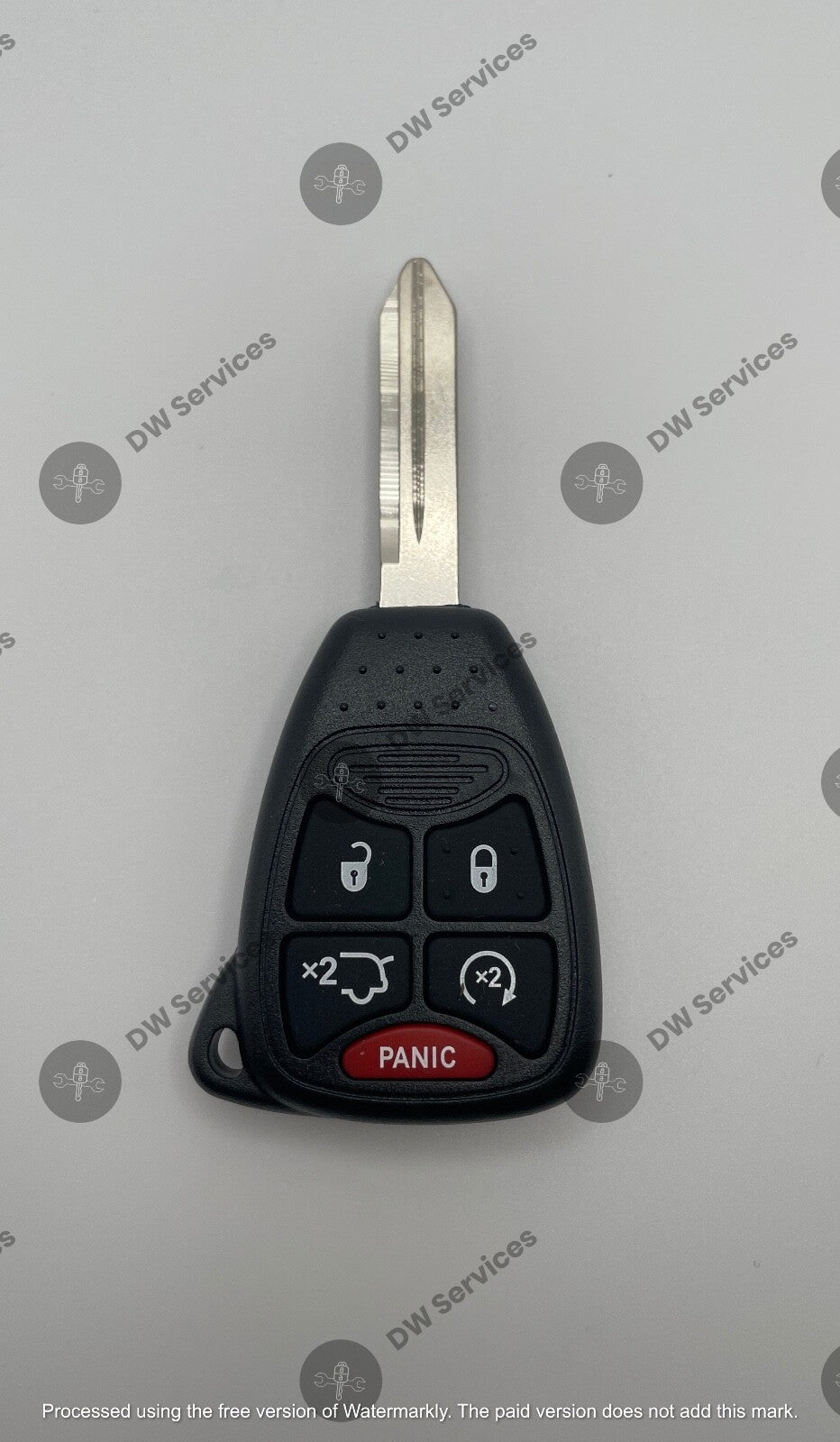 NEW! Chrysler Aspen / Sebring / 200 / 300 remote head key FOB OHT692427AA