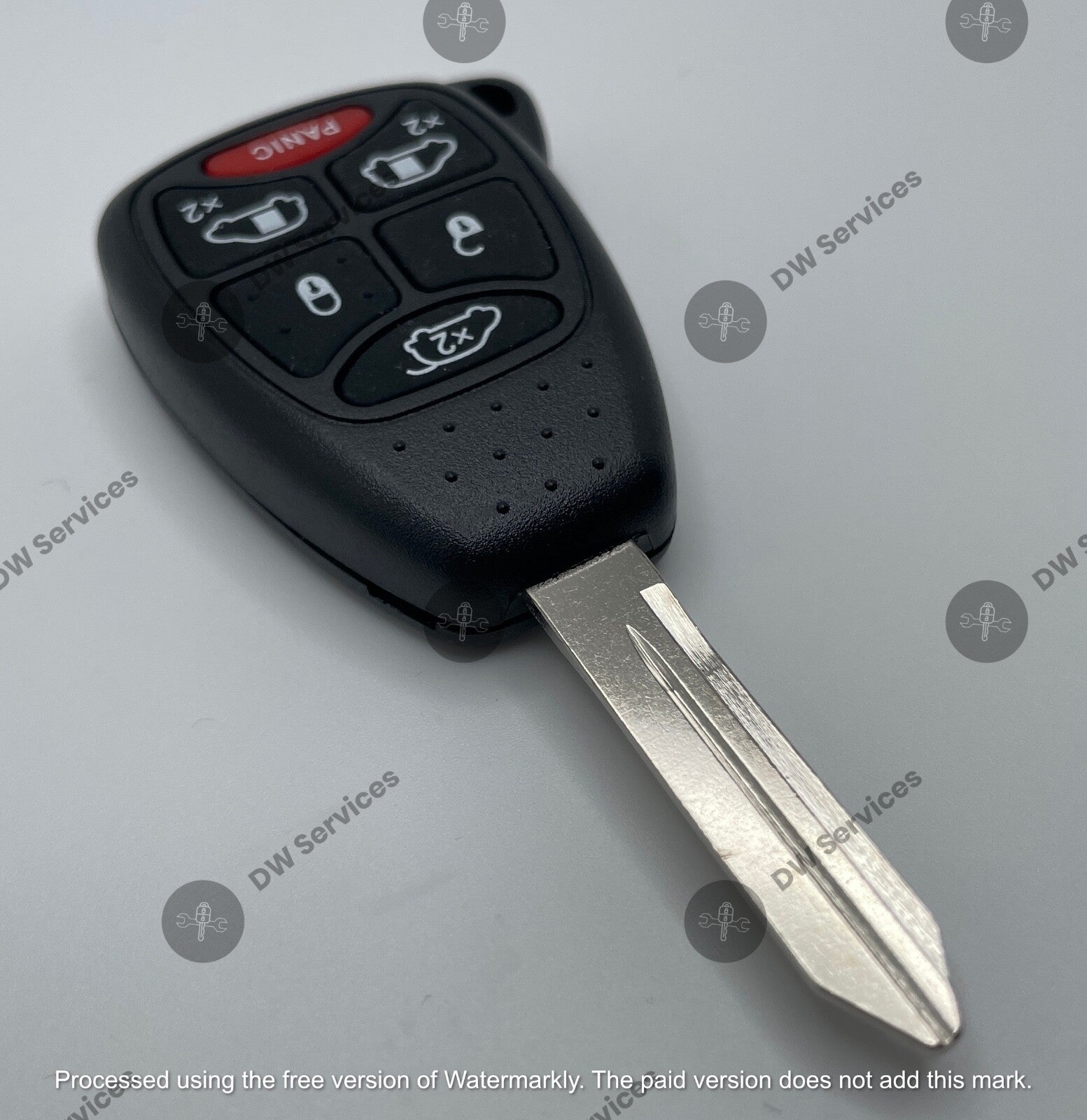 NEW! Chrysler Town & Country 2004-2007 remote head key FOB M3N5WY72XX 05183683AA