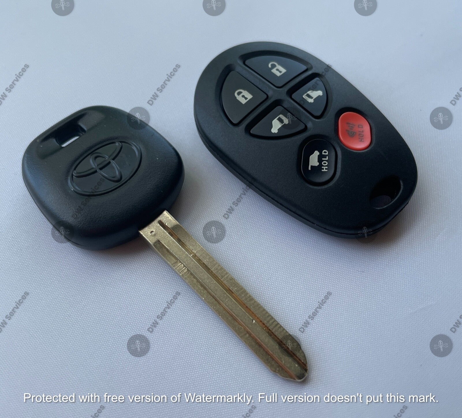 NEW! Toyota SIENNA keyless remote FOB GQ43VT20T & Transponder KEY 4D67 DOT HATCH