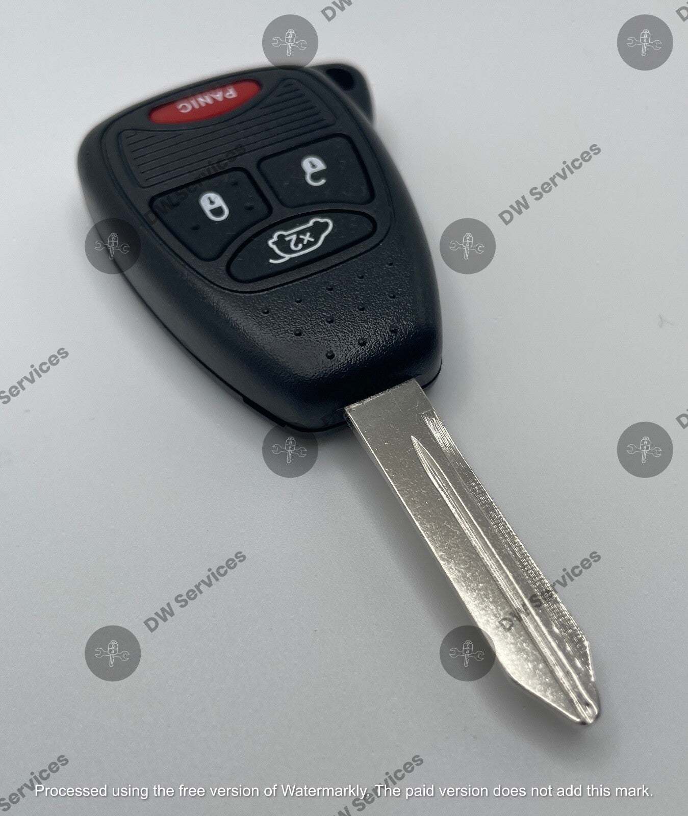 NEW! Chrysler 200 /300 /PT Cruiser/Aspen/Sebring remote head key FOB OHT692427AA