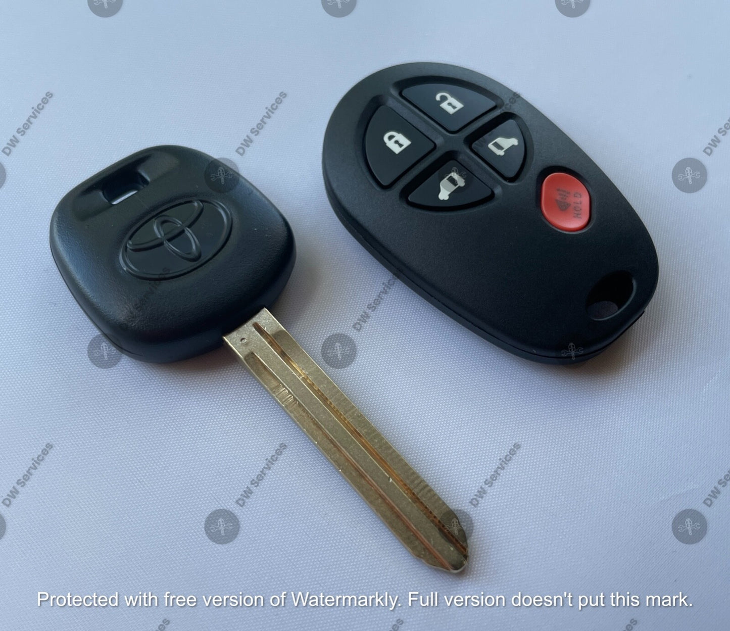 NEW! Toyota SIENNA keyless entry remote FOB GQ43VT20T & Transponder KEY 4D67 DOT