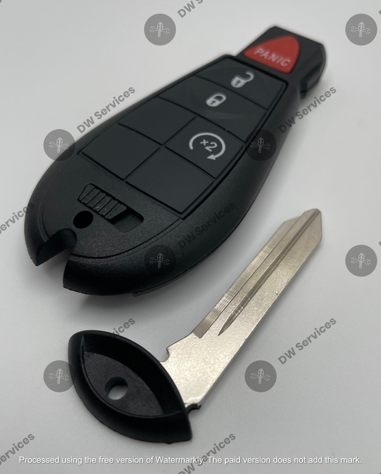 NEW! Chrysler Town & Country / 300 remote key fob FOBIK IYZ-C01C / M3N5WY783X
