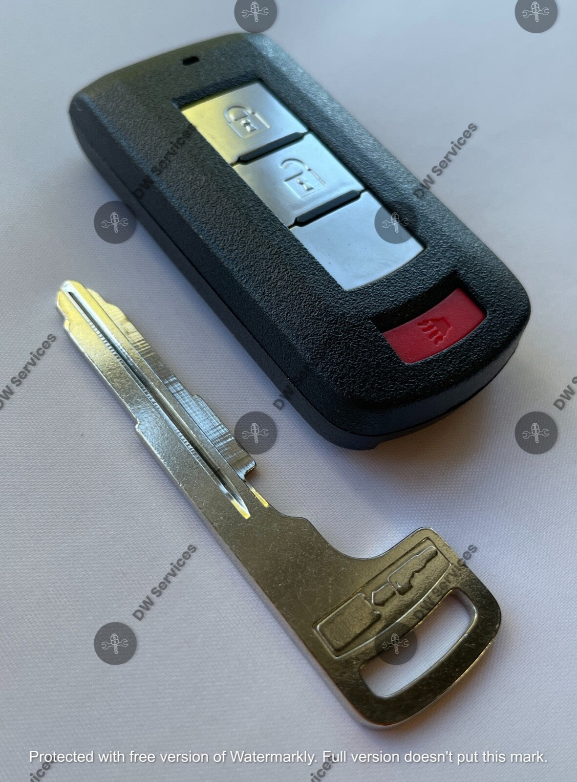 NEW! Mitsubishi 3-Button Proximity Smart Key OUC644M-KEY-N Outlander / Mirage