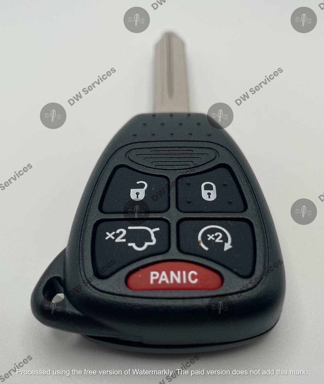 NEW! Chrysler Aspen / Sebring / 200 / 300 remote head key FOB OHT692427AA