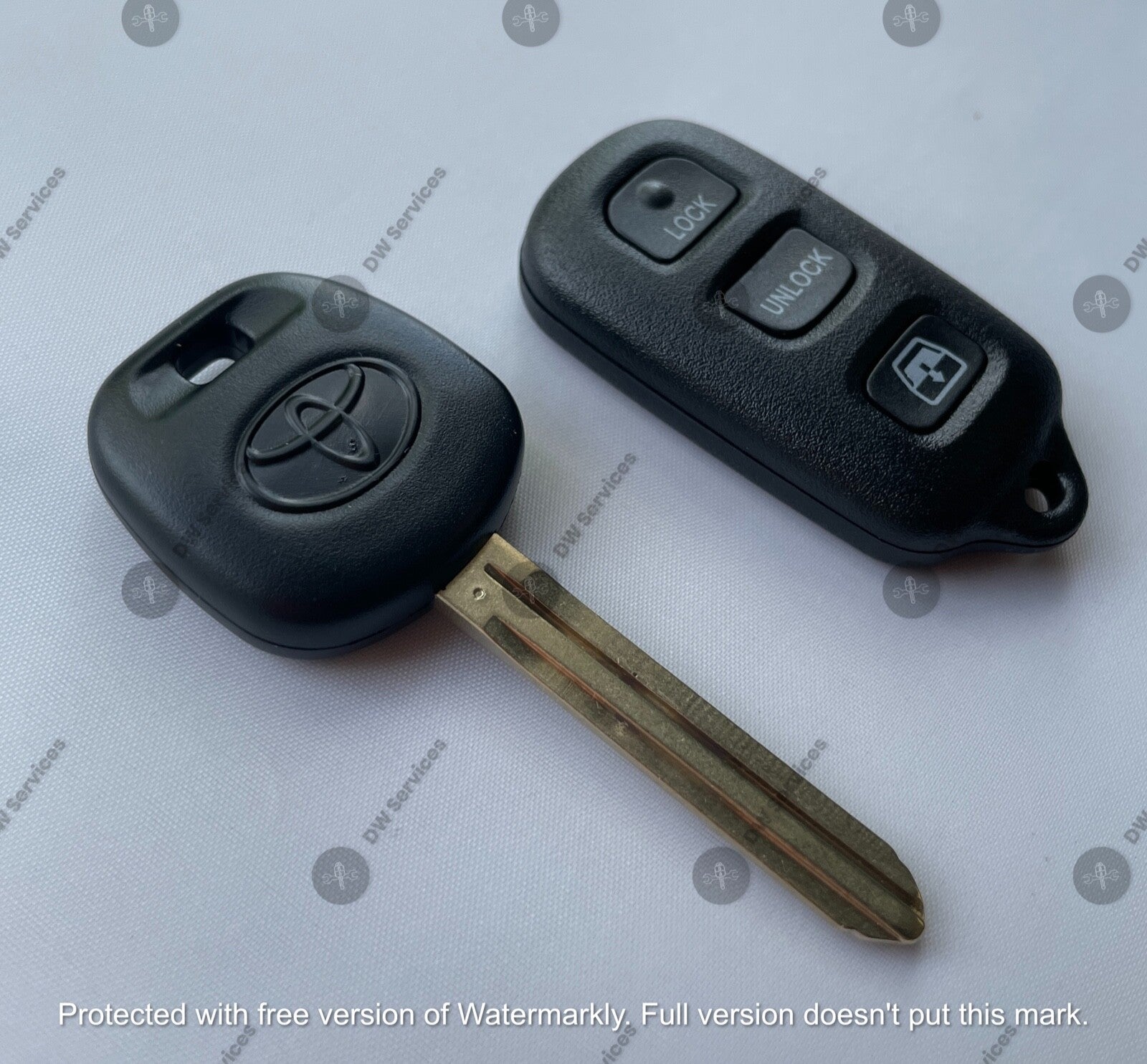 NEW! Toyota keyless entry remote FOB HYQ12BBX & Transponder KEY DOT Sequoia 4RUN