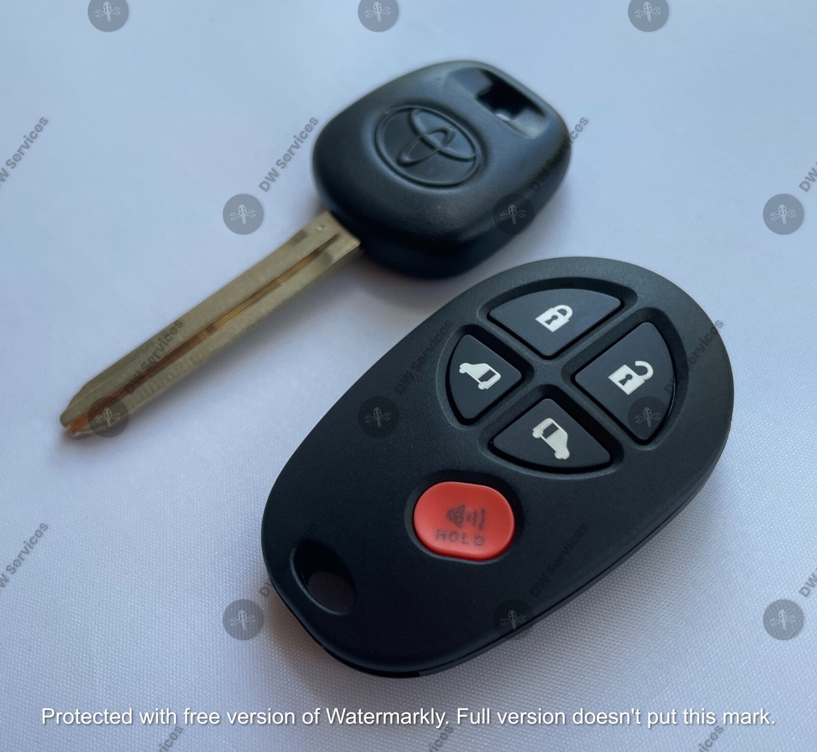 NEW! Toyota SIENNA keyless entry remote FOB GQ43VT20T & Transponder KEY 4D67 DOT
