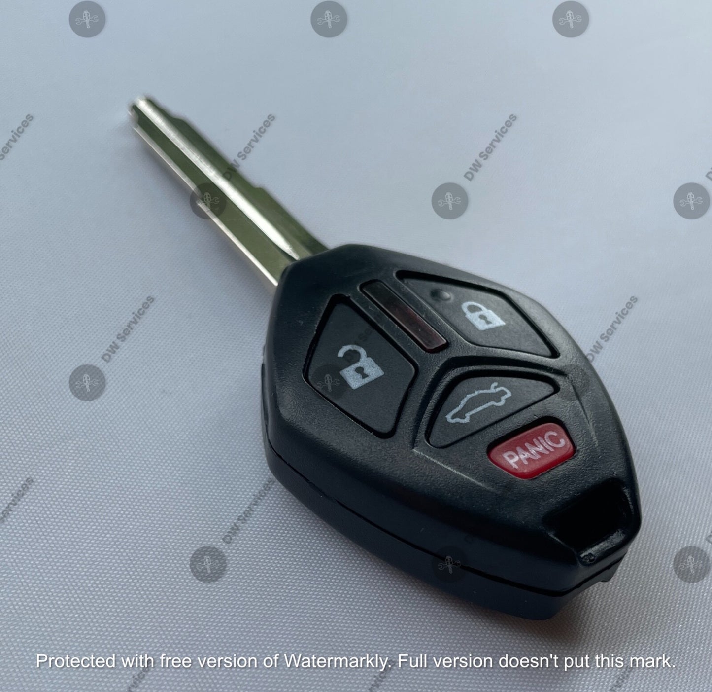 NEW! Mitsubishi 4 button remote head key UCG8D-620M-A Fob Eclipse Galant Chip 46