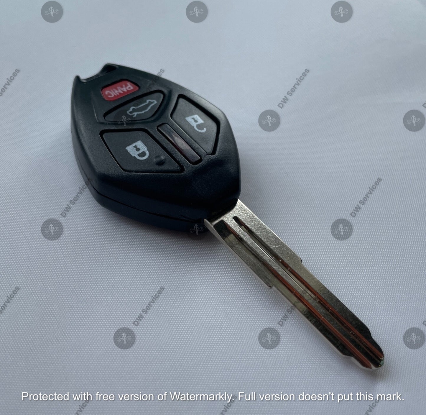 NEW! Mitsubishi 4 button remote head key UCG8D-620M-A Fob Eclipse Galant Chip 46