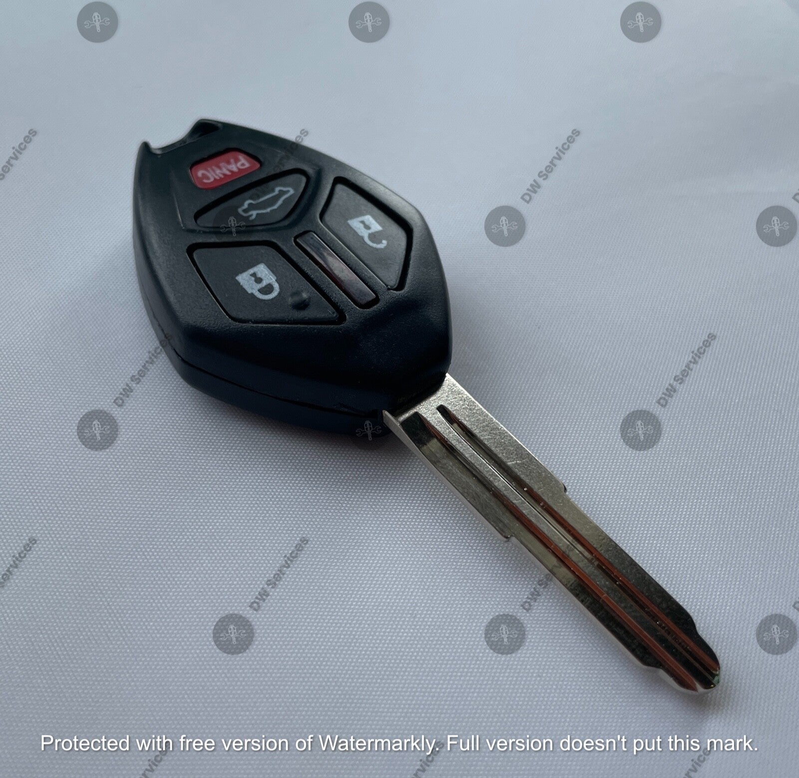 NEW! Mitsubishi 4 button remote head key UCG8D-620M-A Fob Eclipse Galant Chip 46